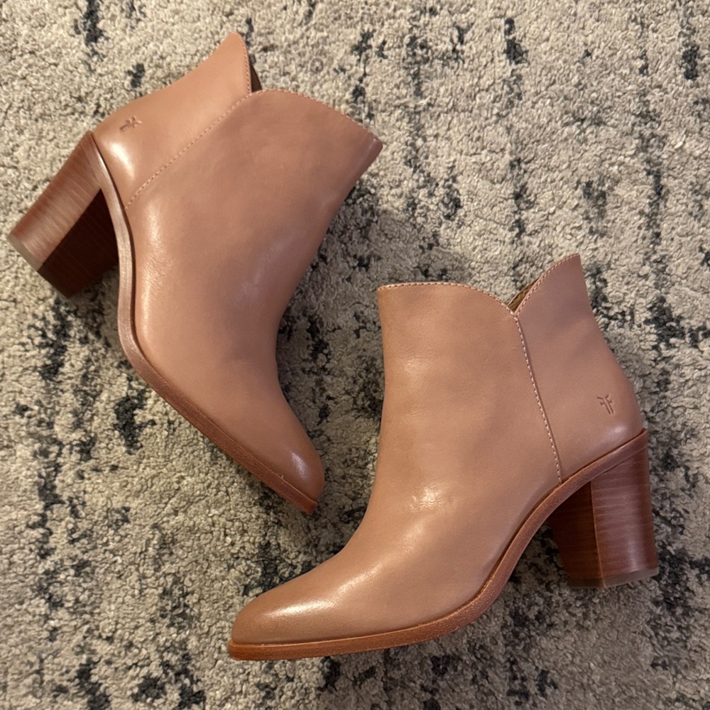 WORN ONCE!  Frye Noelle Booties
